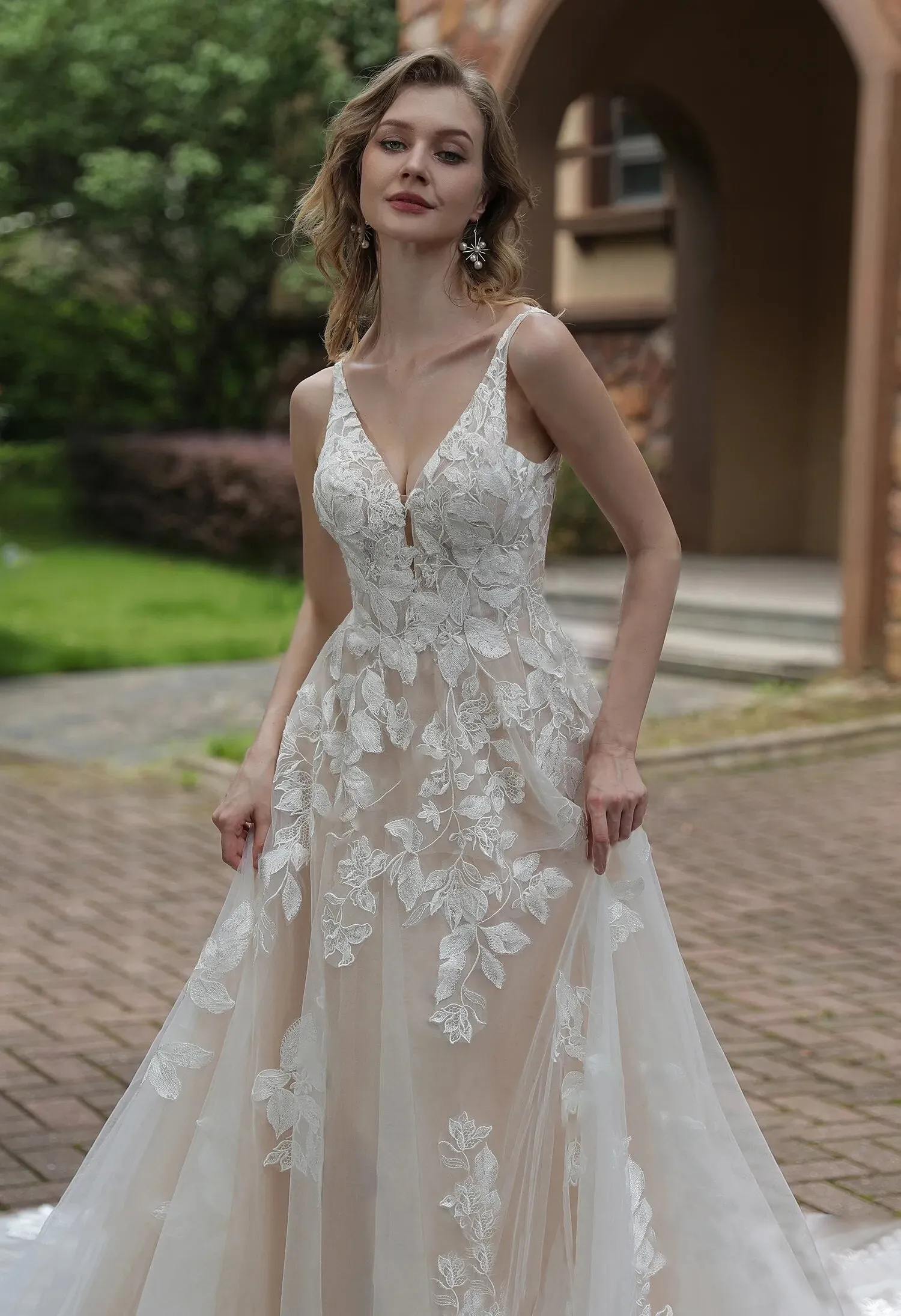 Luxurious Floral Lace A-Line Wedding Dress With Sheer Train