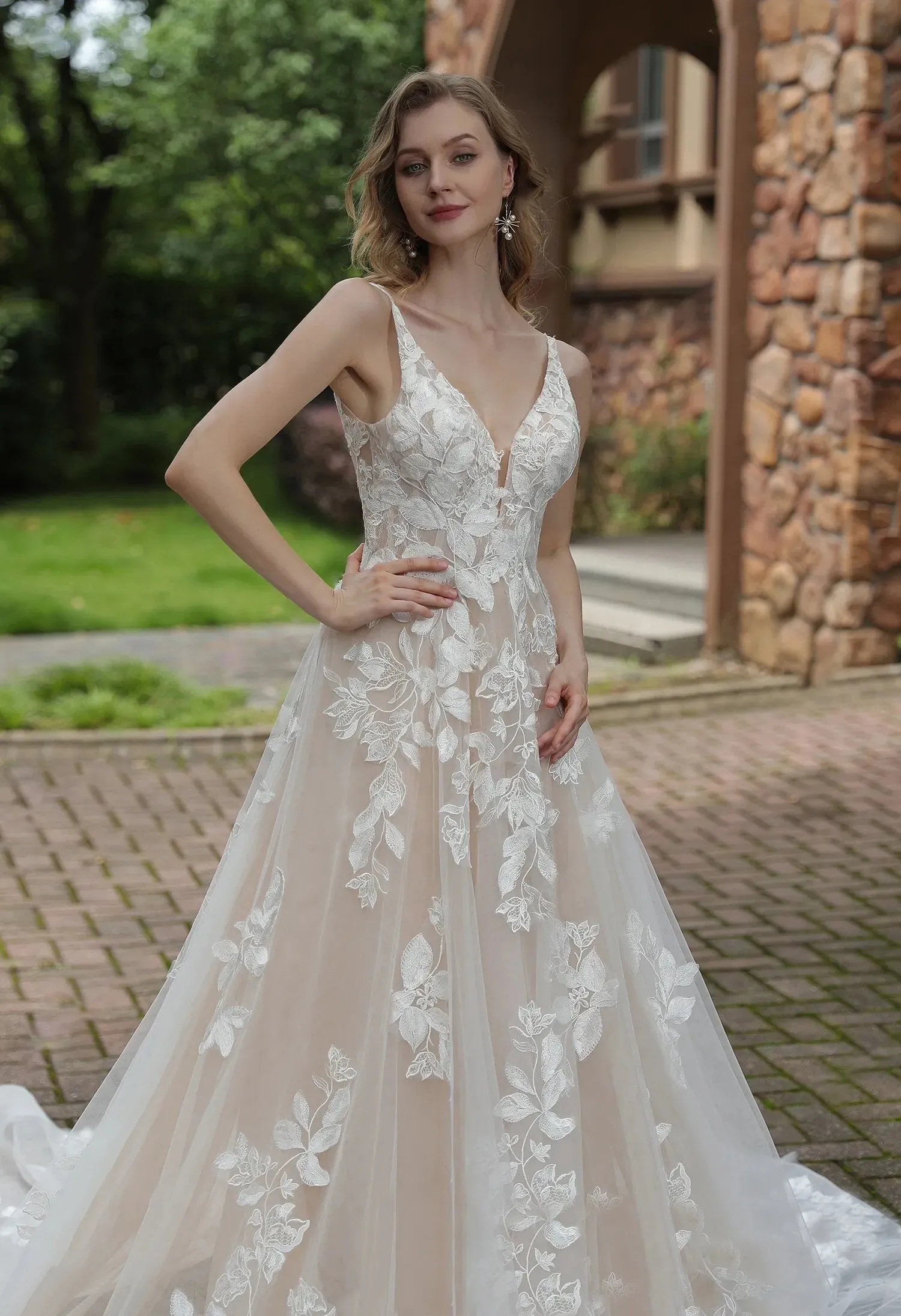 Luxurious Floral Lace A-Line Wedding Dress With Sheer Train